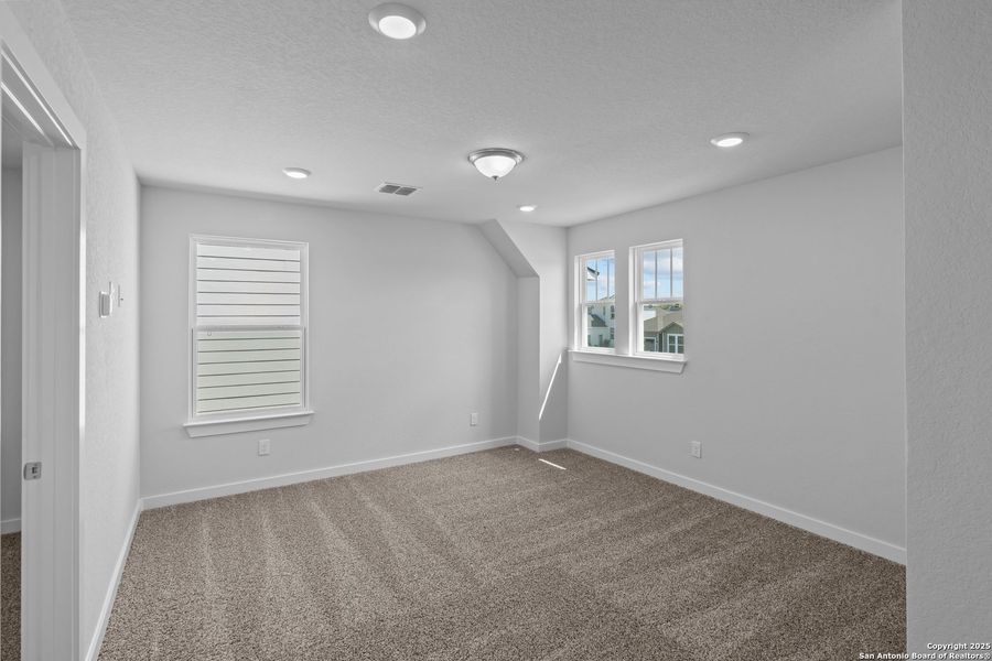 Spacious, unfurnished interior of a new home in The Meadows at Hunters Ranch, San Antonio (Image 13).