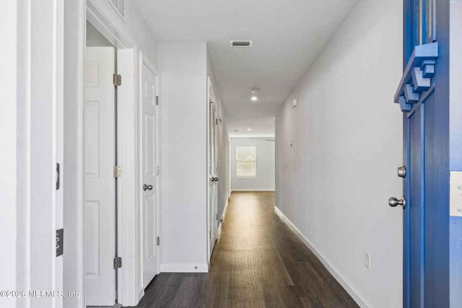 Spacious, unfurnished interior of a new home in , Jacksonville (Image 10).