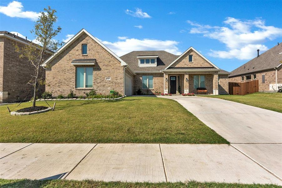 Craftsman inspired home with a front lawn