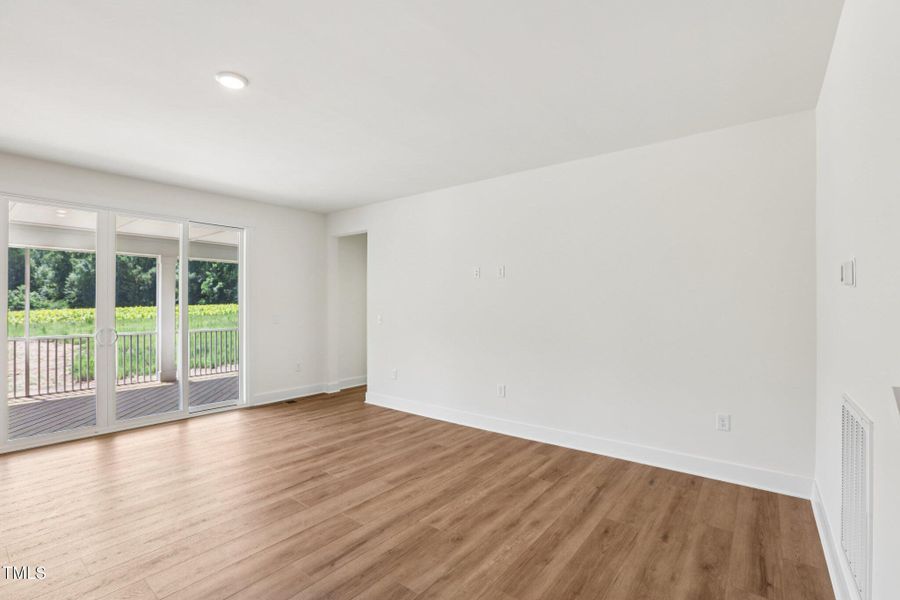 16-web-or-mls-176 Alden Wy-S3007-016 16-web-or-mls-176 Alden Wy-S3007-016