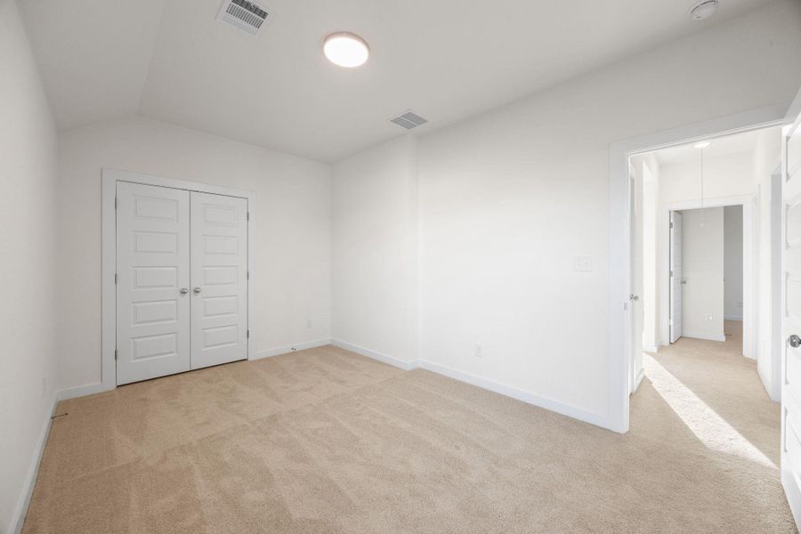 Spacious, unfurnished interior of a new home in Prairie Winds, Hutto (Image 24).