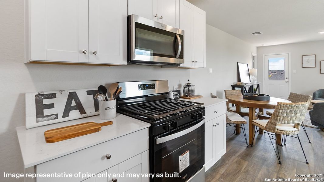 Furnished interior view inside a new home in Avenida, Converse (Image 27).