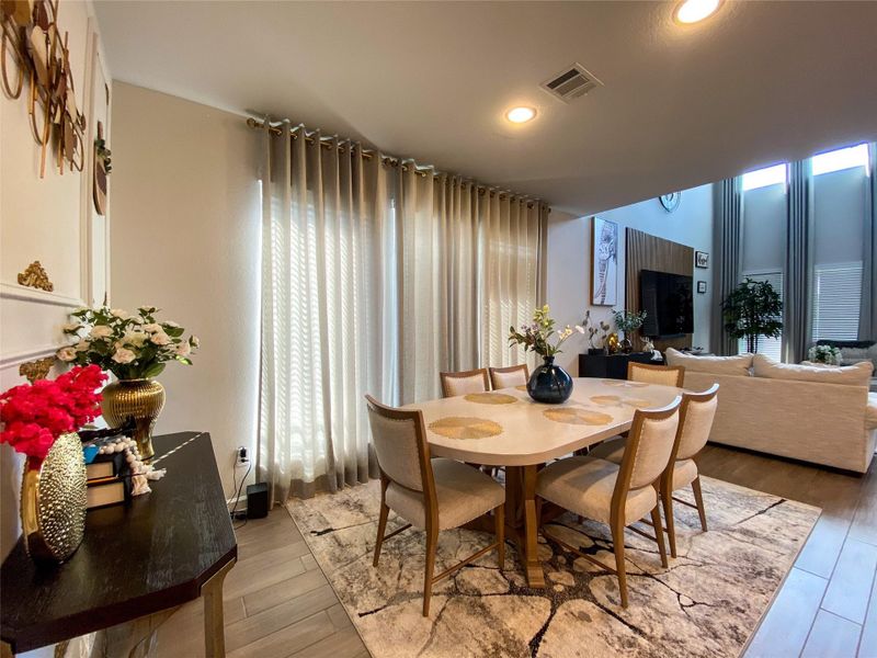 Furnished interior view inside a new home in Stonecreek Estates 50', Richmond (Image 20). Furnished interior view inside a new home in Stonecreek Estates 50', Richmond (Image 20).