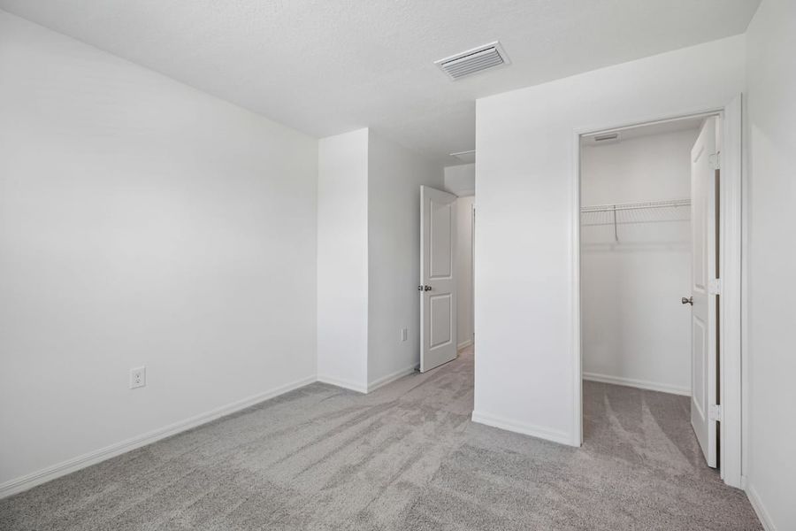 Spacious, unfurnished interior of a new home in Reserve at Forest Lake Townhomes, Lake Wales (Image 17).