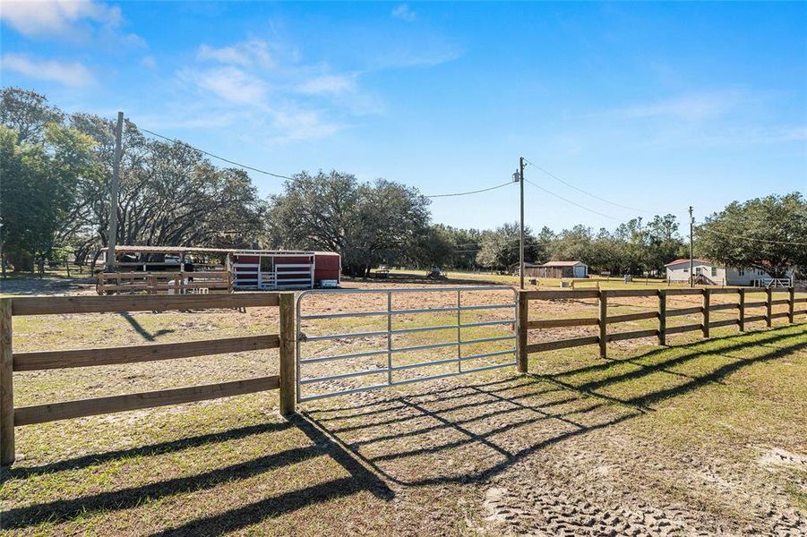 Community amenities in , Weirsdale (Image 32).