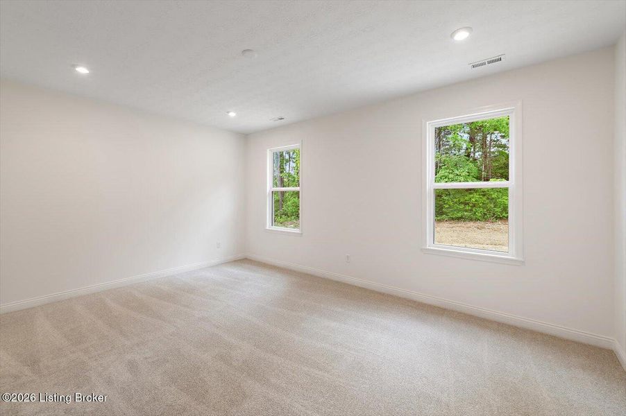 Spacious, unfurnished interior of a new home in Vista Hills, Louisville (Image 19).