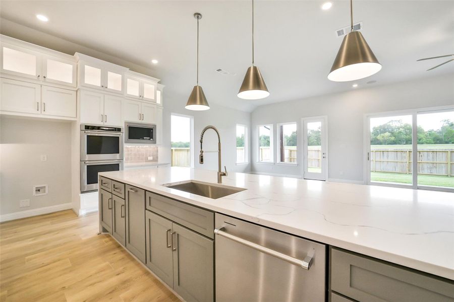Furnished interior view inside a new home in Sienna 65', Missouri City (Image 11).