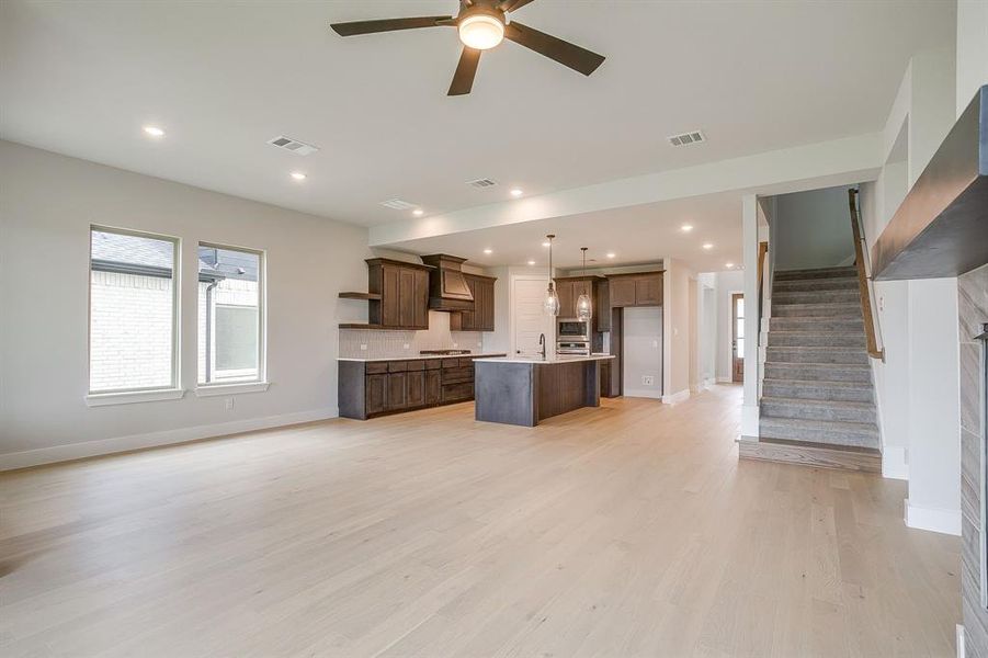 Spacious, unfurnished interior of a new home in Talon Hills, Fort Worth (Image 27). Spacious, unfurnished interior of a new home in Talon Hills, Fort Worth (Image 27).