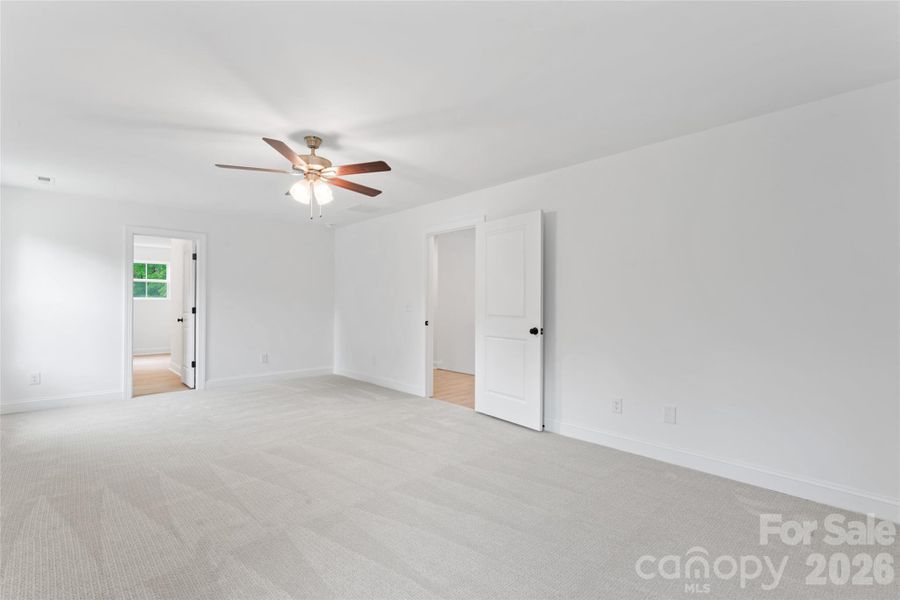 Spacious, unfurnished interior of a new home in , Harrisburg (Image 24).
