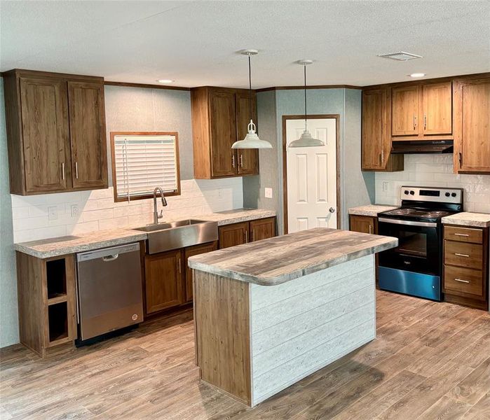 Furnished interior view inside a new home in , Quinlan (Image 16).