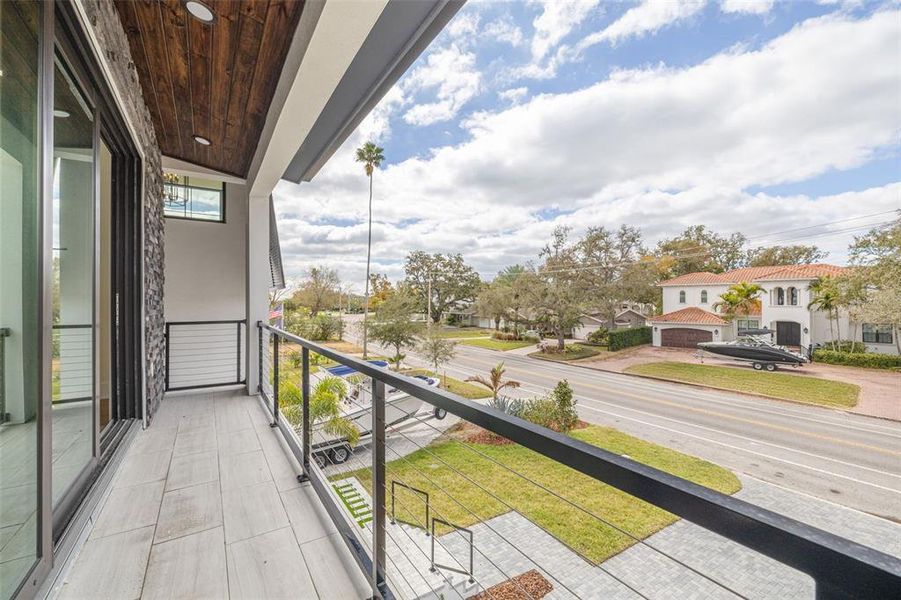 Exterior details and patio area of a home in , Tampa (Image 27).