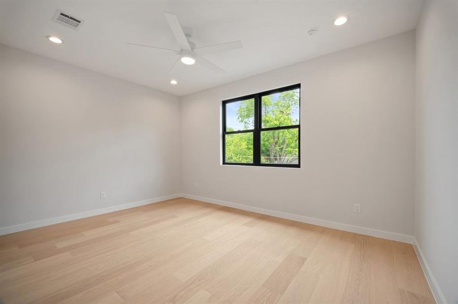 Spacious, unfurnished interior of a new home in , Dallas (Image 25).