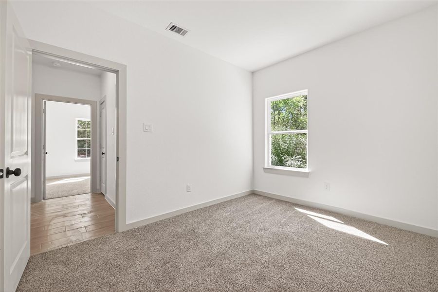 Spacious, unfurnished interior of a new home in , Hempstead (Image 47).