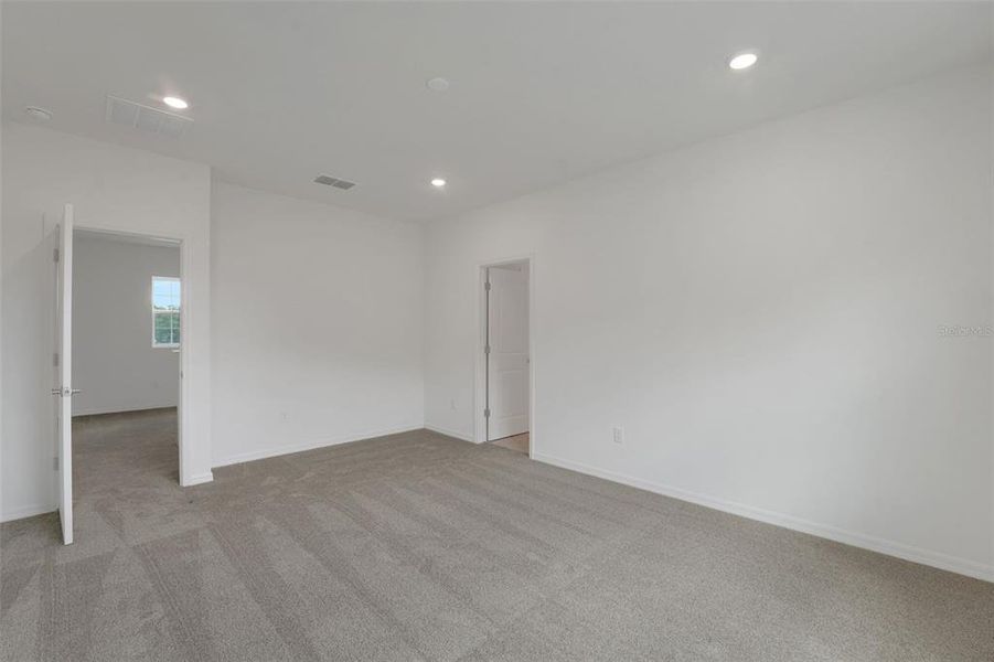 Spacious, unfurnished interior of a new home in Tuscan Hills, Dade City (Image 32).