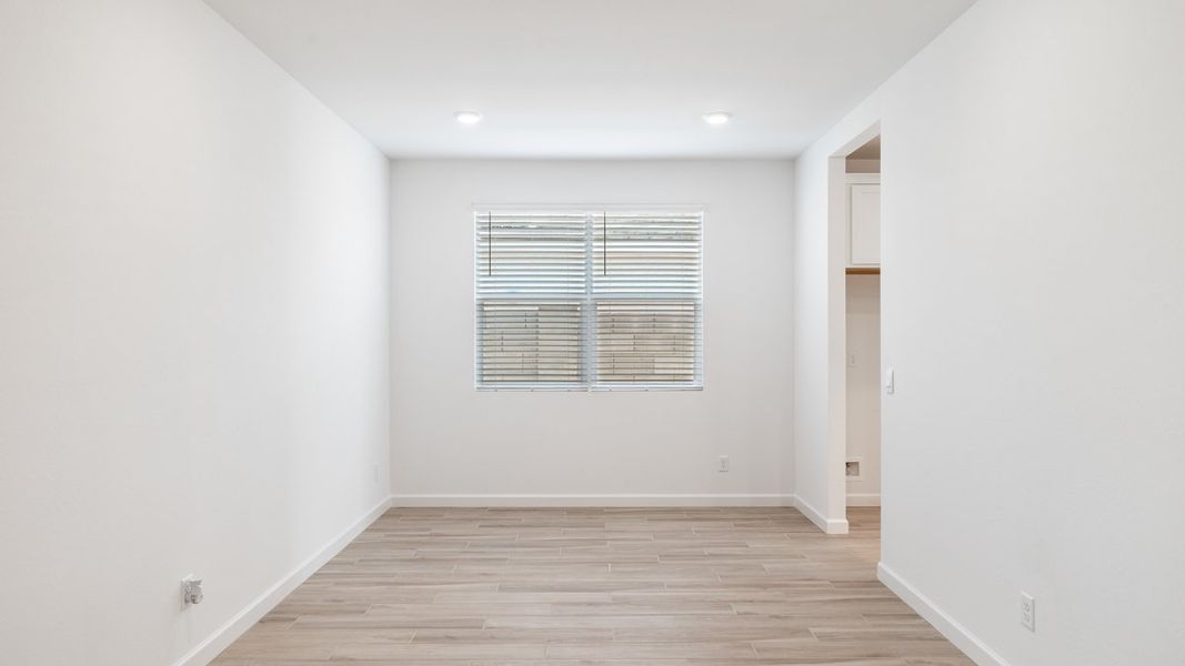 Spacious, unfurnished interior of a new home in Zanjero Pass, Waddell (Image 20).