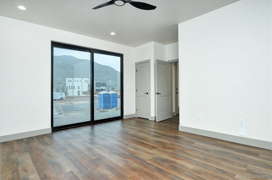 Spacious, unfurnished interior of a new home in , Salida (Image 23).