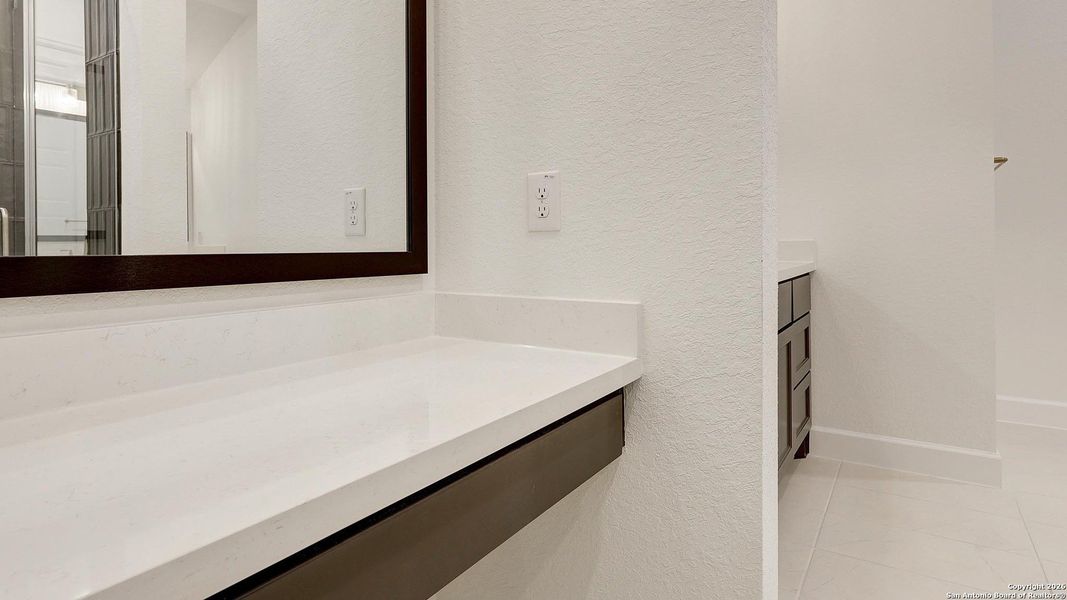 Image 29 of a home in Esperanza 80'.