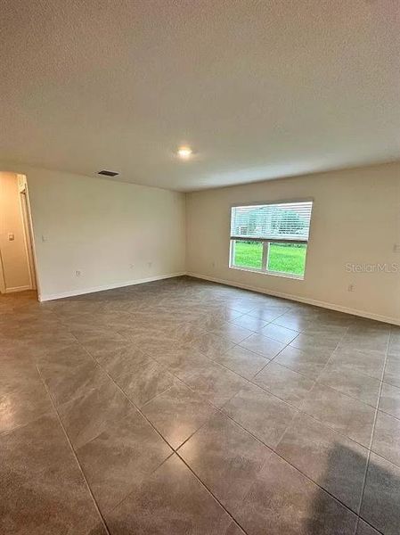 Spacious, unfurnished interior of a new home in , Wimauma (Image 33).