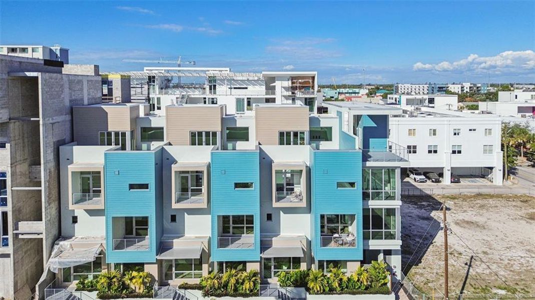 Condo located in Sarasota, FL showcasing its design and architecture (Image 51).