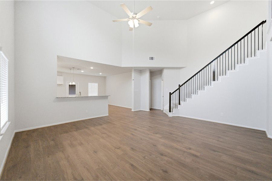Spacious, unfurnished interior of a new home in Pearlbrook, Texas City (Image 22).