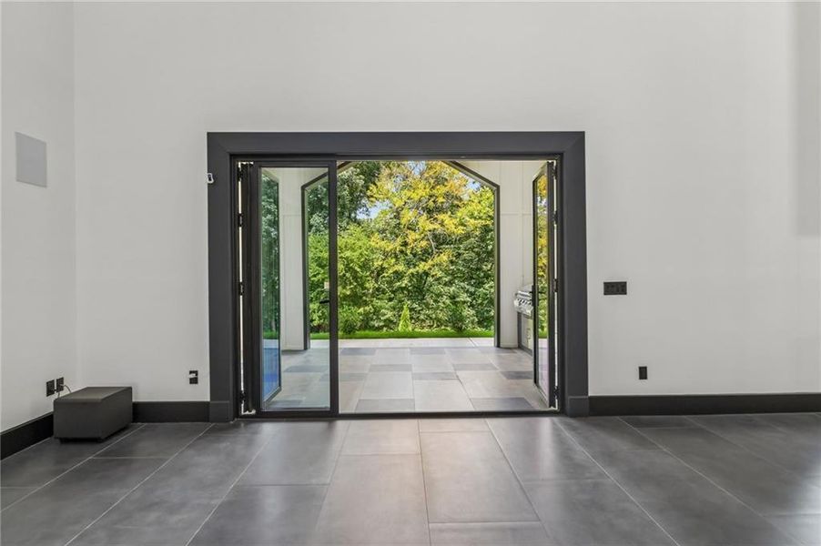 Spacious, unfurnished interior of a new home in , Hoschton (Image 48).