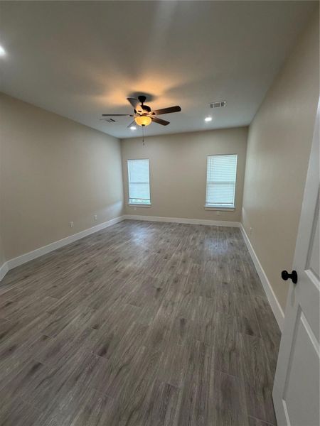 Spacious, unfurnished interior of a new home in , Conroe (Image 23).