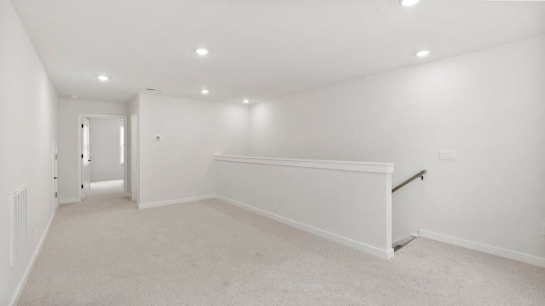 Spacious, unfurnished interior of a new home in Sunset Summits, Spartanburg (Image 34).