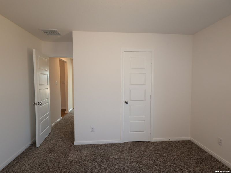 Spacious, unfurnished interior of a new home in Chaparral Ranch, Floresville (Image 19).