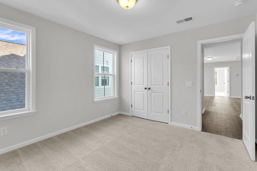 Spacious, unfurnished interior of a new home in Sweetgrass Station, Summerville (Image 32).