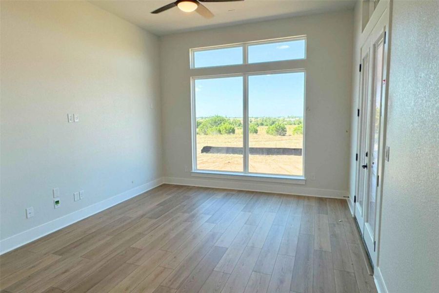 Spacious, unfurnished interior of a new home in Feathergrass, Florence (Image 21).