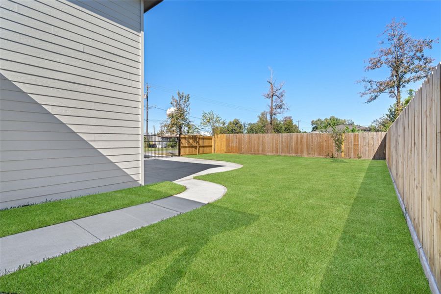 Exterior details and patio area of a home in , Houston (Image 24).