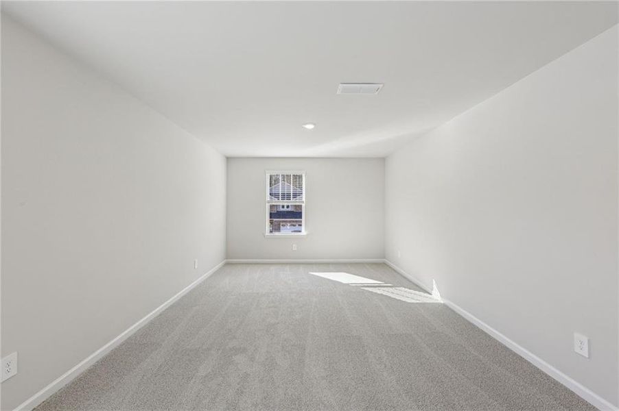 Spacious, unfurnished interior of a new home in The Oaks at Dawson, Dawsonville (Image 32). Spacious, unfurnished interior of a new home in The Oaks at Dawson, Dawsonville (Image 32).