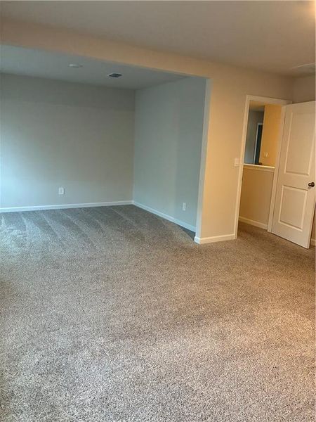 Spacious, unfurnished interior of a new home in Hamilton Crossing, Buford (Image 19).