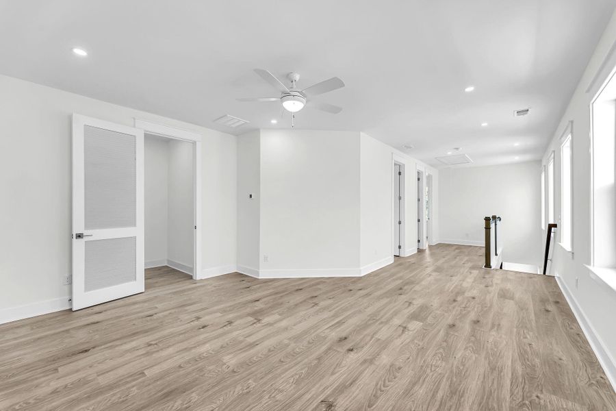 Spacious, unfurnished interior of a new home in Miller's Crossing, Johns Island (Image 16). Spacious, unfurnished interior of a new home in Miller's Crossing, Johns Island (Image 16).
