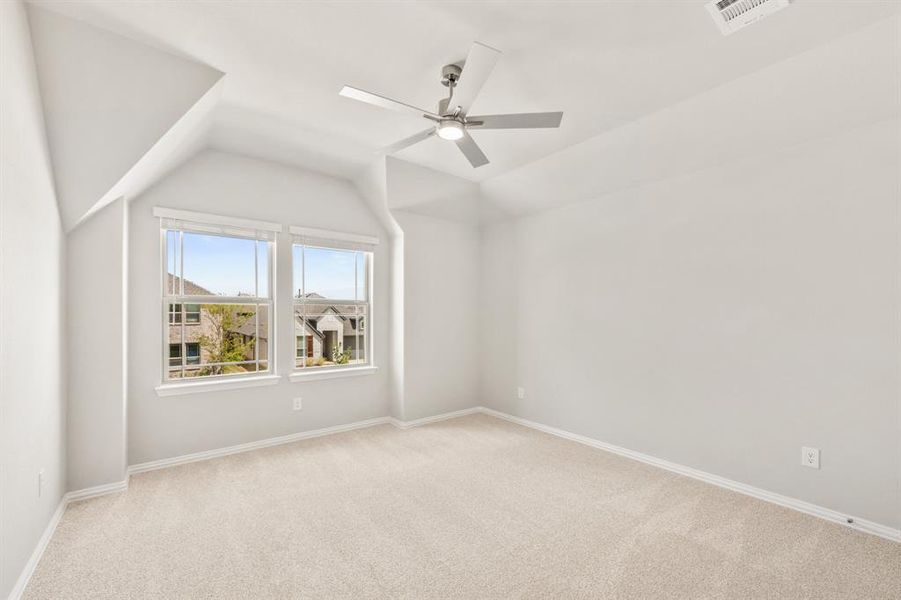 Spacious, unfurnished interior of a new home in Creekview Meadows, Pilot Point (Image 24).