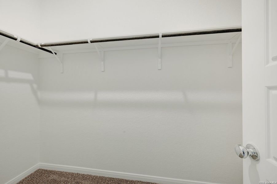 Spacious, unfurnished interior of a new home in Park Place, New Braunfels (Image 29).