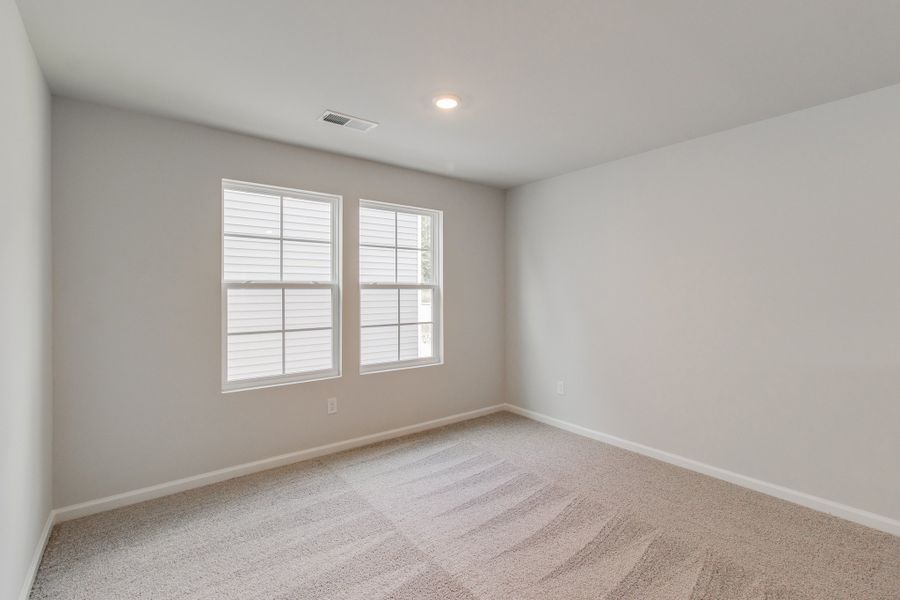 Spacious, unfurnished interior of a new home in Bluefield, Lexington (Image 31).