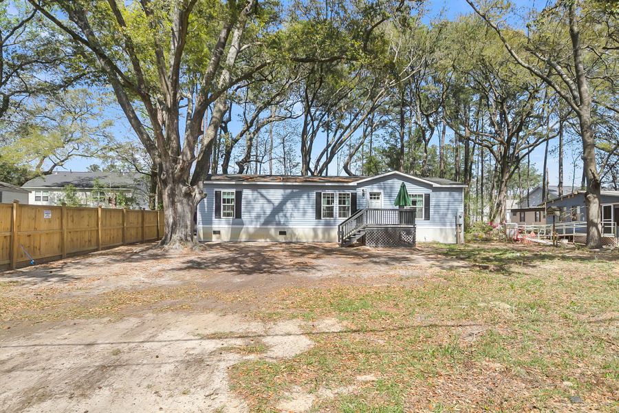 Exterior details and patio area of a home in , Summerville (Image 24).