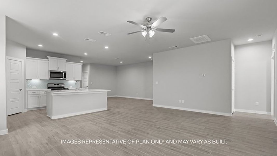 Spacious, unfurnished interior of a new home in Westmont, Lubbock (Image 15).