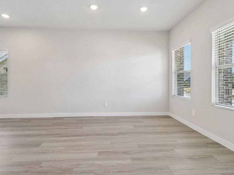 Spacious, unfurnished interior of a new home in Cibolo Hills West - Spring Series, Fort Worth (Image 15).