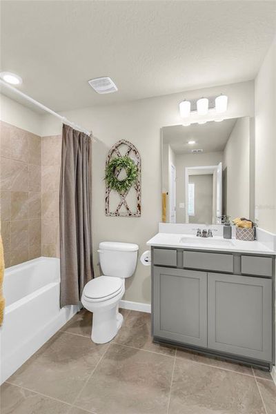 Furnished interior view inside a new home in , Apopka (Image 9).