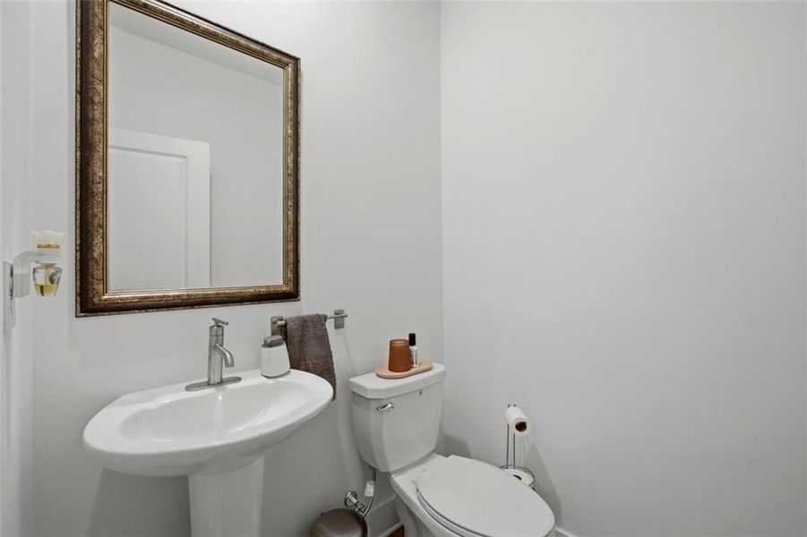 Furnished interior view inside a new home in , Dallas (Image 10).