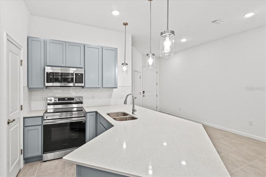 Furnished interior view inside a new home in , Orlando (Image 7).