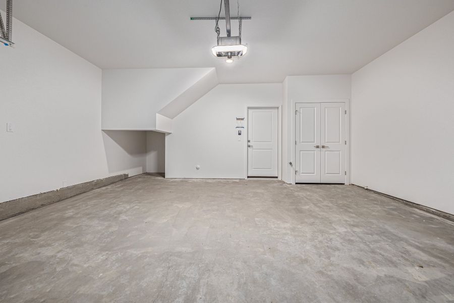 Spacious, unfurnished interior of a new home in The Vistas at West Mesa, Colorado Springs (Image 21).