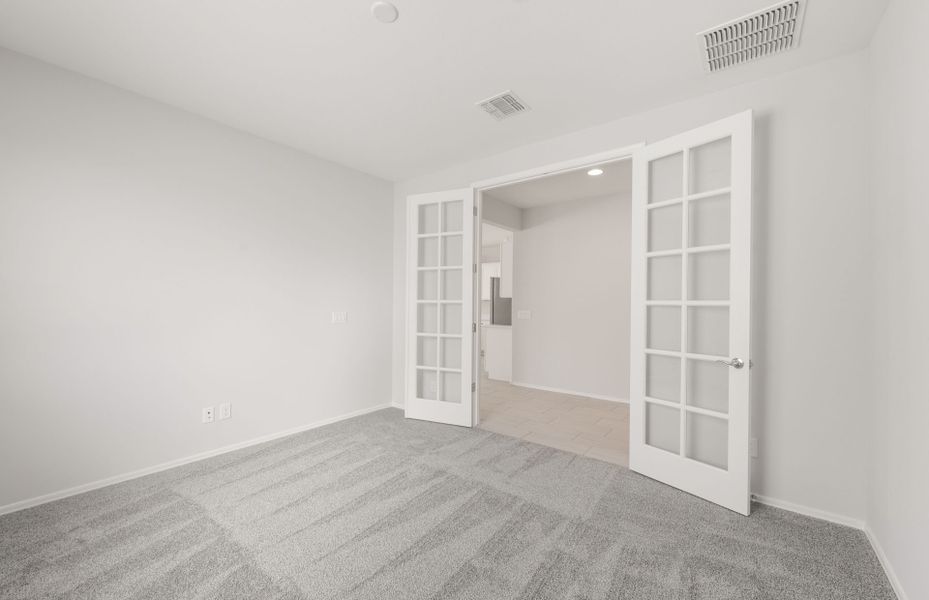 Spacious, unfurnished interior of a new home in Sun City Anthem at Merrill Ranch, Florence (Image 16).