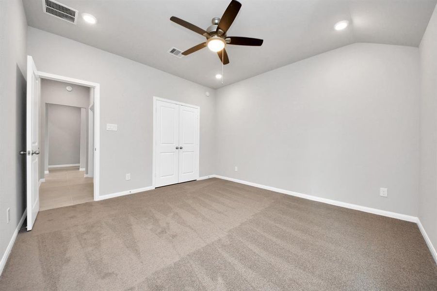 Spacious, unfurnished interior of a new home in Sweetgrass Village, Crosby (Image 34).