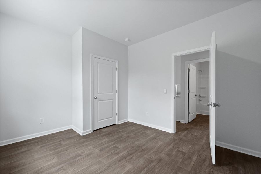 Spacious, unfurnished interior of a new home in Carolina Groves, Moncks Corner (Image 29).