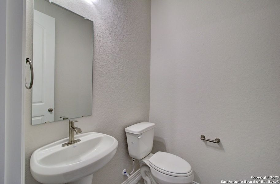 Furnished interior view inside a new home in Meyer Ranch - Enclave, New Braunfels (Image 7).