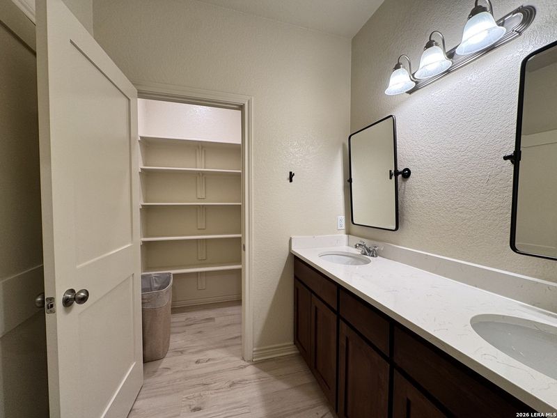 Furnished interior view inside a new home in , Seguin (Image 8).