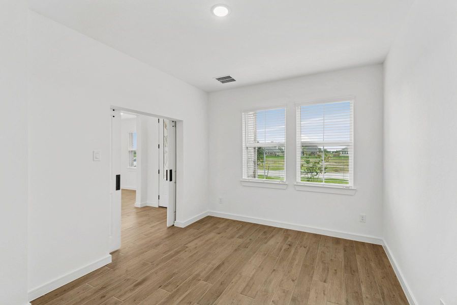 Convenient home office (*Photo not of actual home and used for illustration purposes only.) Convenient home office (*Photo not of actual home and used for illustration purposes only.)